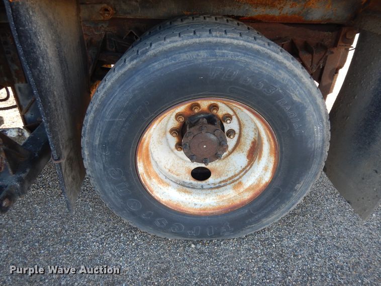 image for item DF6733 2002 International 4900  dump truck