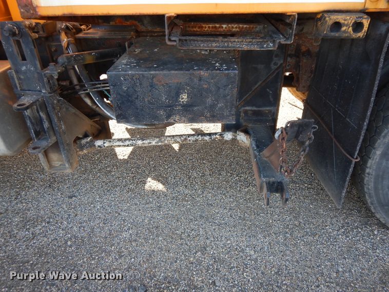 image for item DF6733 2002 International 4900  dump truck