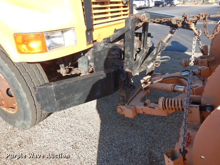 image for item DF6733 2002 International 4900  dump truck