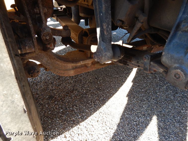 image for item DF6733 2002 International 4900  dump truck