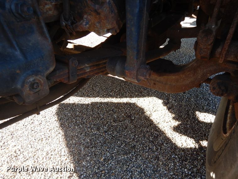 image for item DF6733 2002 International 4900  dump truck