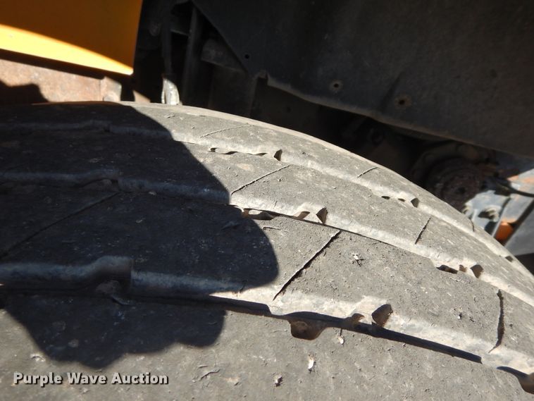 image for item DF6733 2002 International 4900  dump truck