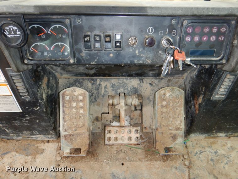 image for item DH5430 2001 Caterpillar 963C  track loader