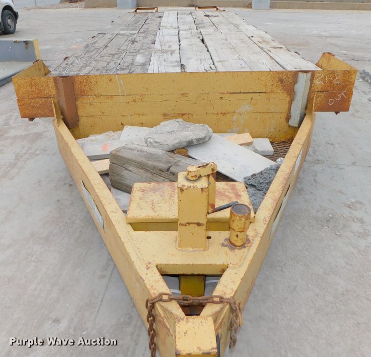 image for item DH6651 1980 Carrier King 2000 equipment trailer
