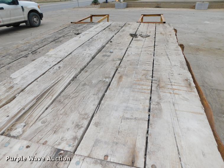 image for item DH6651 1980 Carrier King 2000 equipment trailer