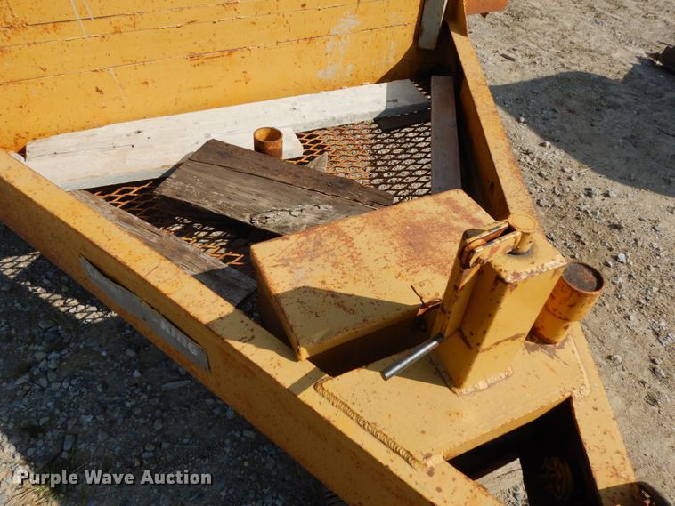 image for item DH6651 1980 Carrier King 2000 equipment trailer