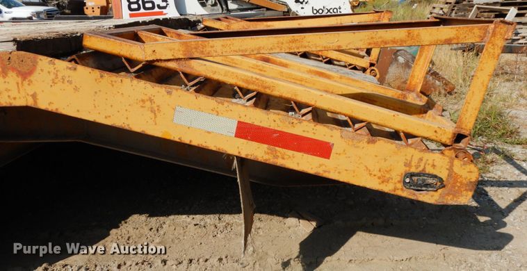 image for item DH6651 1980 Carrier King 2000 equipment trailer