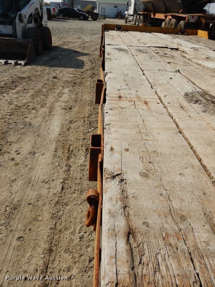 image for item DH6651 1980 Carrier King 2000 equipment trailer