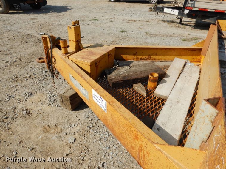 image for item DH6651 1980 Carrier King 2000 equipment trailer