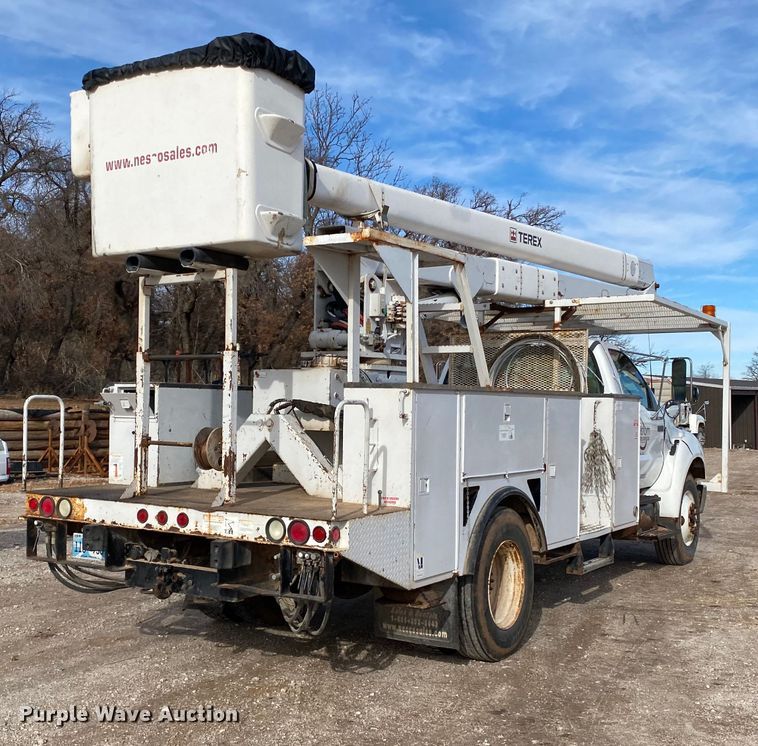image for item DI3642 2006 Ford F750 Super Duty  forestry bucket truck