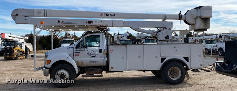 image for item DI3642 2006 Ford F750 Super Duty  forestry bucket truck