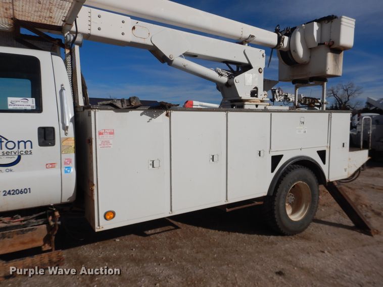 image for item DI3642 2006 Ford F750 Super Duty  forestry bucket truck