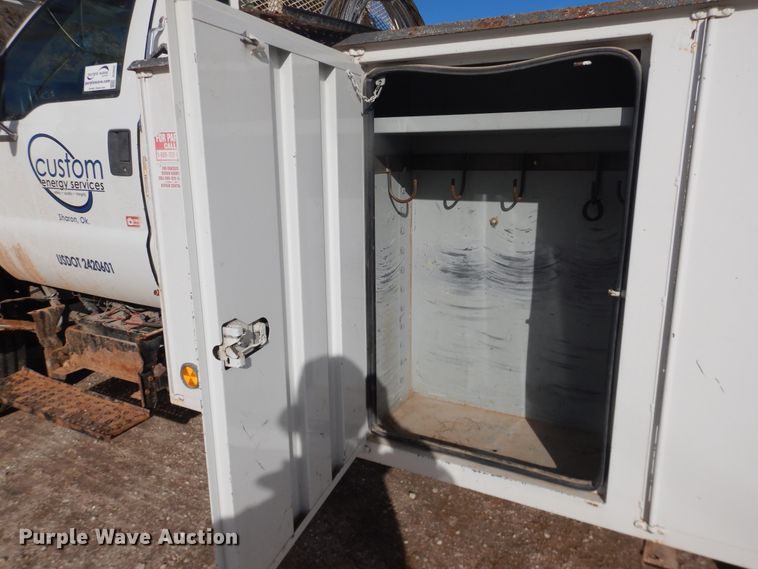 image for item DI3642 2006 Ford F750 Super Duty  forestry bucket truck