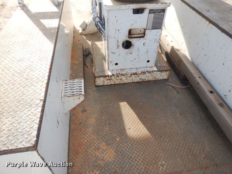 image for item DI3642 2006 Ford F750 Super Duty  forestry bucket truck