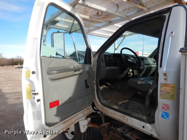 image for item DI3642 2006 Ford F750 Super Duty  forestry bucket truck