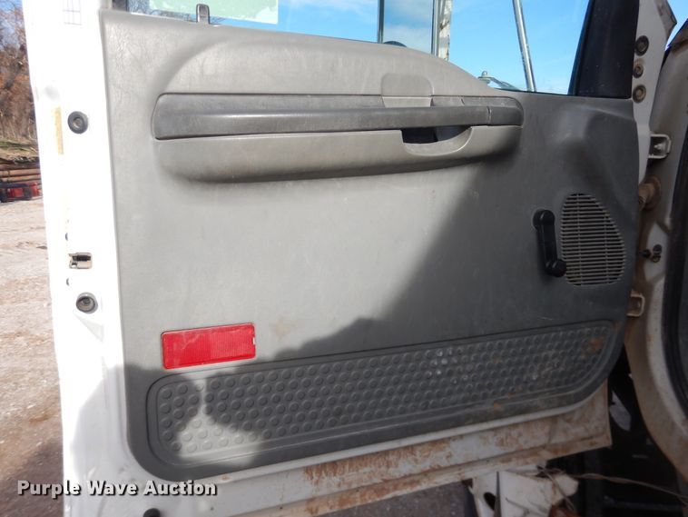 image for item DI3642 2006 Ford F750 Super Duty  forestry bucket truck