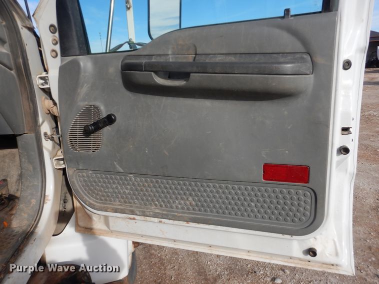 image for item DI3642 2006 Ford F750 Super Duty  forestry bucket truck