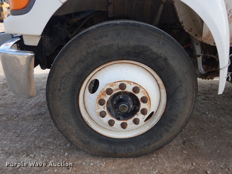 image for item DI3642 2006 Ford F750 Super Duty  forestry bucket truck