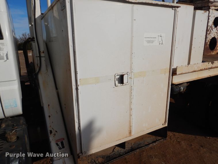 image for item DI3645 2001 GMC C7500  digger derrick truck