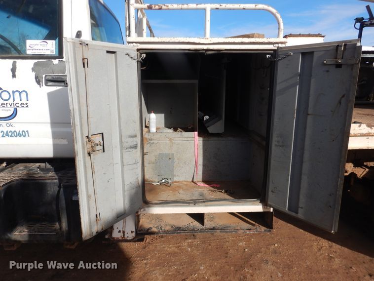 image for item DI3645 2001 GMC C7500  digger derrick truck