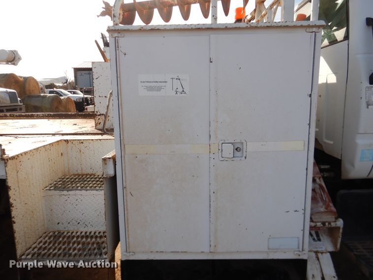 image for item DI3645 2001 GMC C7500  digger derrick truck