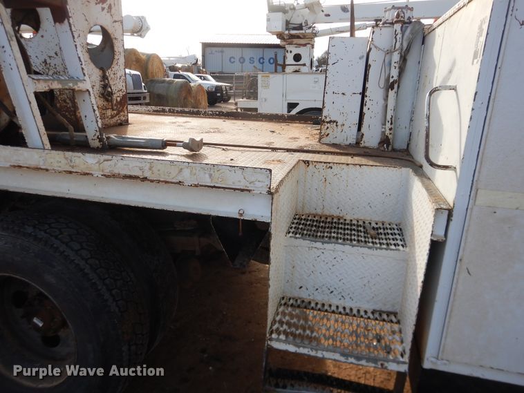 image for item DI3645 2001 GMC C7500  digger derrick truck