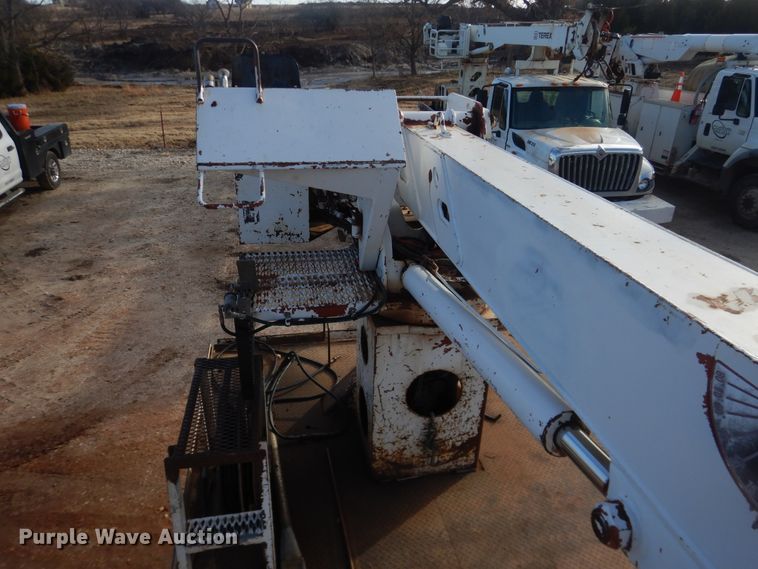 image for item DI3645 2001 GMC C7500  digger derrick truck