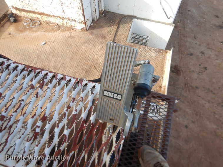 image for item DI3645 2001 GMC C7500  digger derrick truck