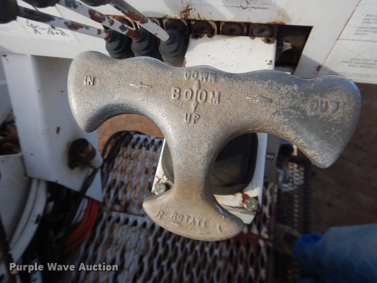 image for item DI3645 2001 GMC C7500  digger derrick truck