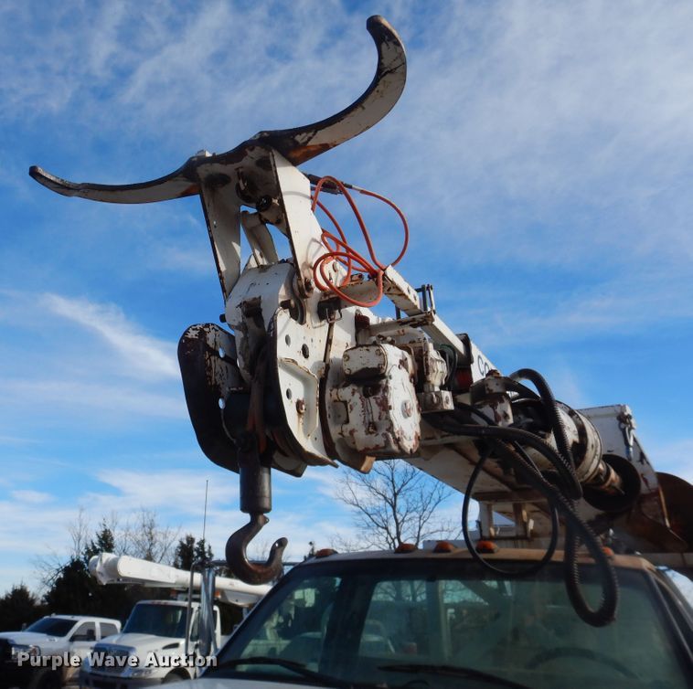 image for item DI3645 2001 GMC C7500  digger derrick truck