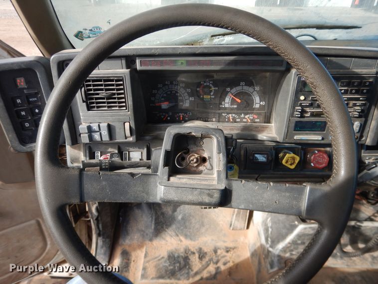 image for item DI3645 2001 GMC C7500  digger derrick truck