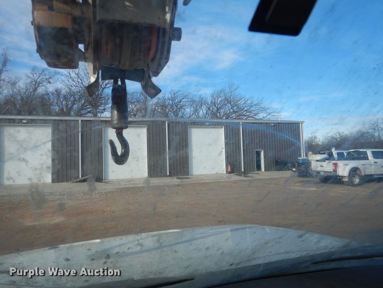 image for item DI3645 2001 GMC C7500  digger derrick truck