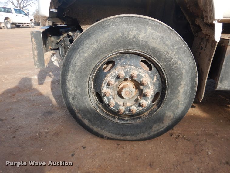 image for item DI3645 2001 GMC C7500  digger derrick truck