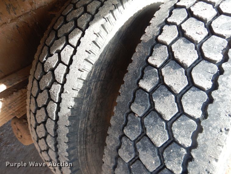 image for item DI3645 2001 GMC C7500  digger derrick truck