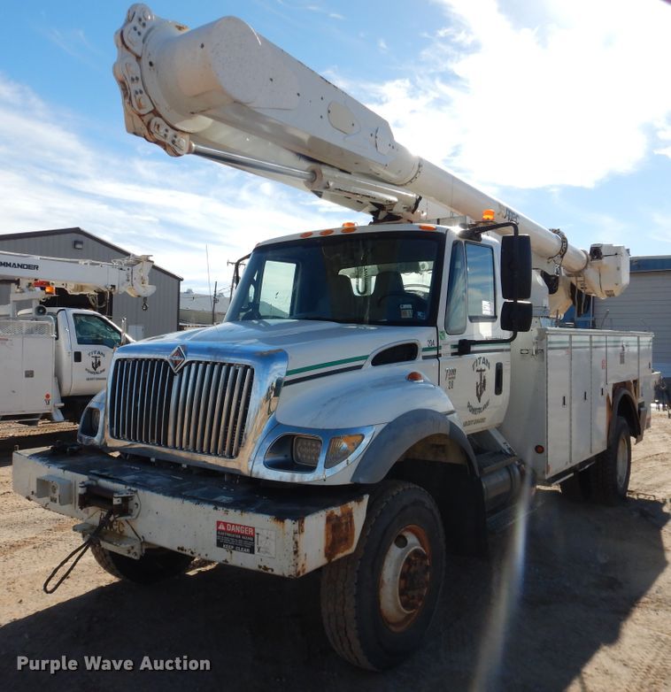 image for item DI3646 2007 International 7300 SFA  bucket truck