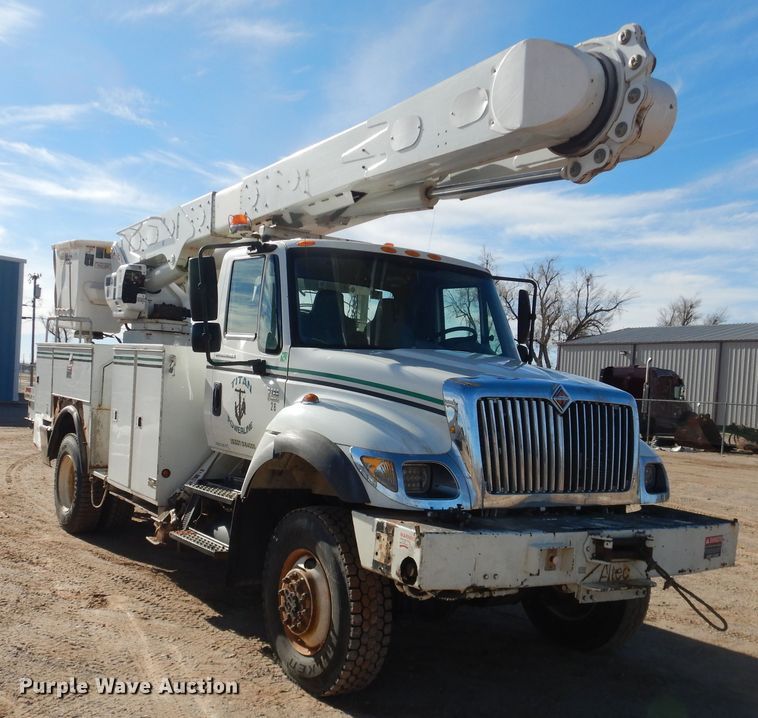 image for item DI3646 2007 International 7300 SFA  bucket truck