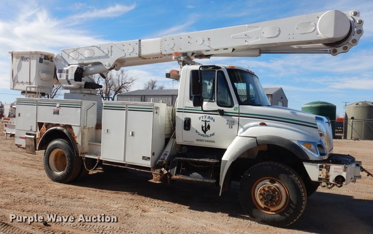 image for item DI3646 2007 International 7300 SFA  bucket truck
