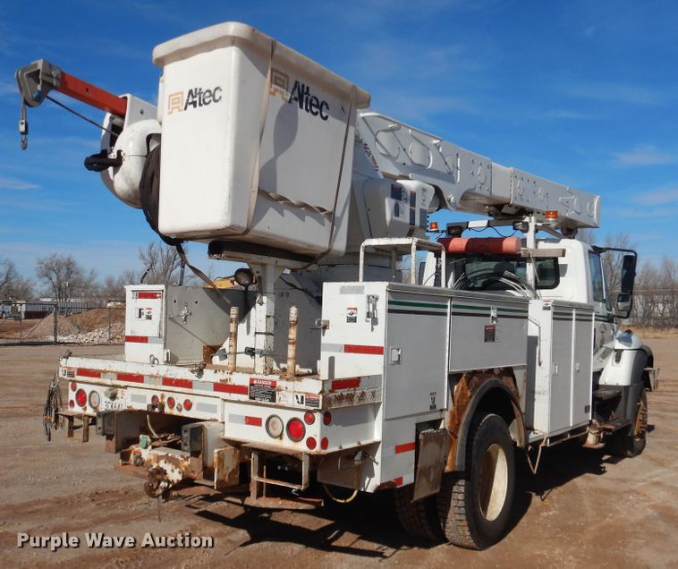 image for item DI3646 2007 International 7300 SFA  bucket truck