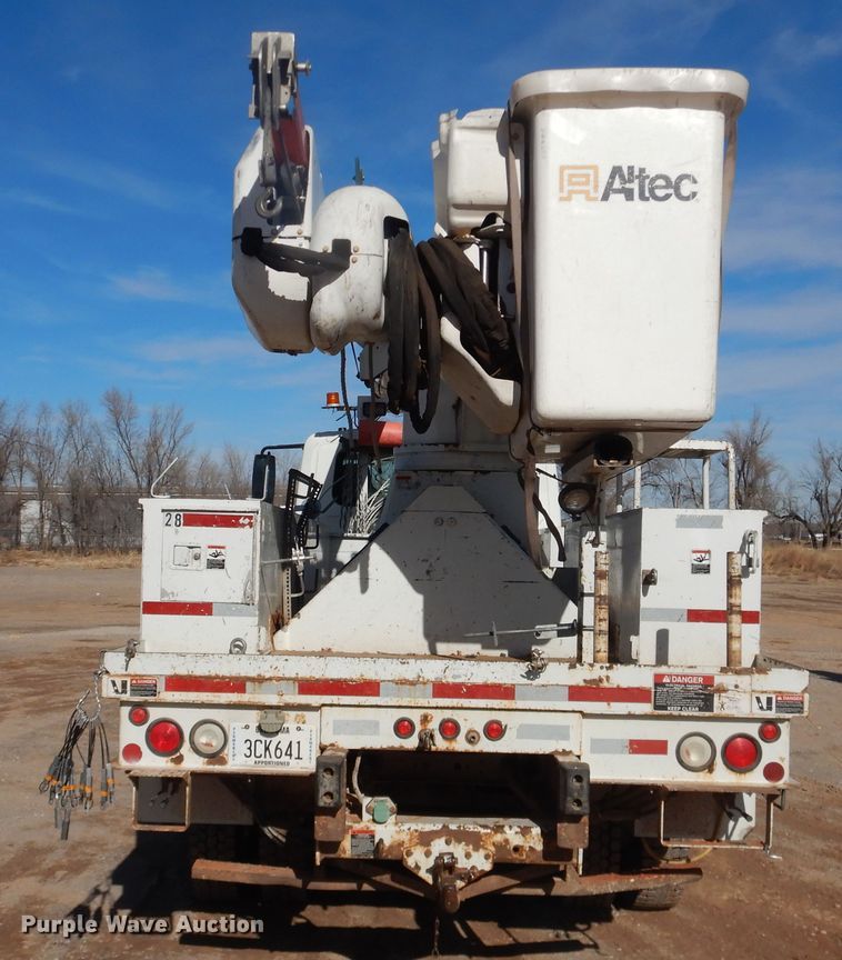 image for item DI3646 2007 International 7300 SFA  bucket truck
