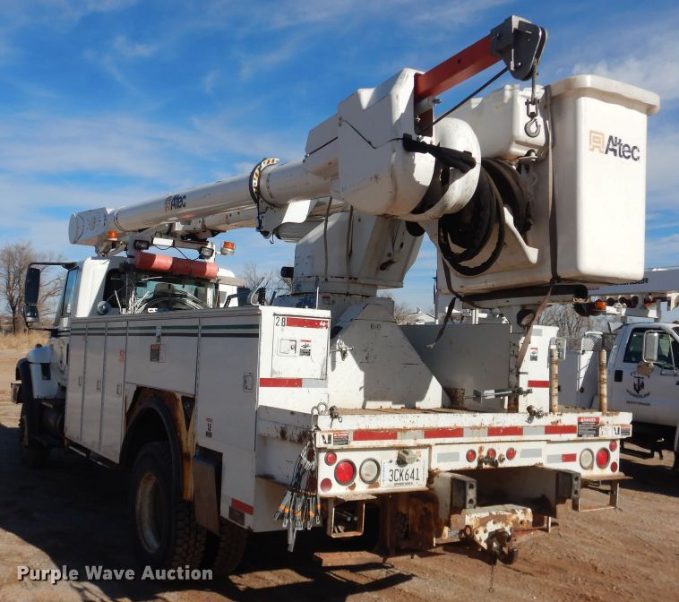 image for item DI3646 2007 International 7300 SFA  bucket truck