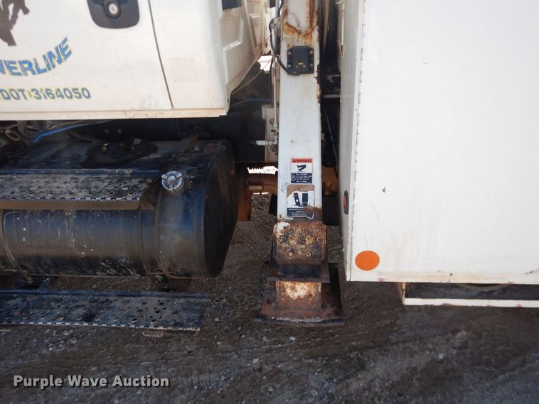 image for item DI3646 2007 International 7300 SFA  bucket truck