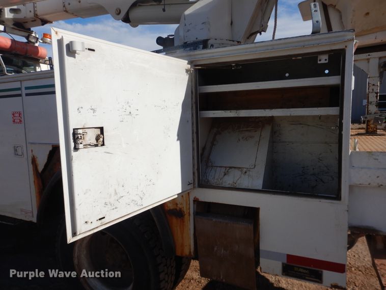 image for item DI3646 2007 International 7300 SFA  bucket truck