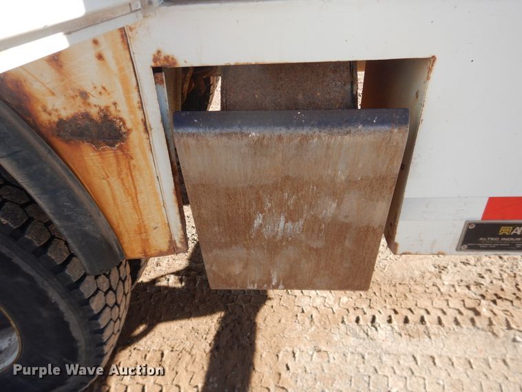 image for item DI3646 2007 International 7300 SFA  bucket truck