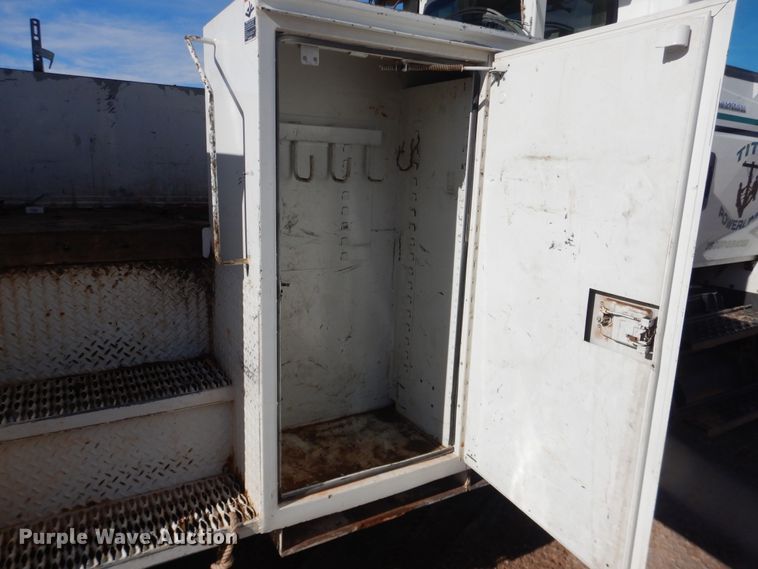 image for item DI3646 2007 International 7300 SFA  bucket truck