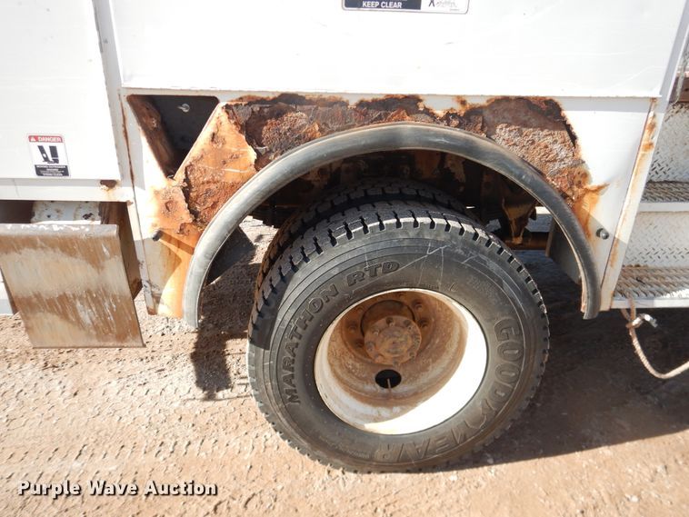 image for item DI3646 2007 International 7300 SFA  bucket truck