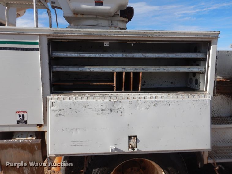 image for item DI3646 2007 International 7300 SFA  bucket truck