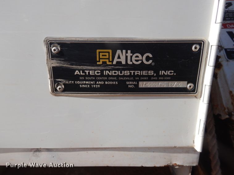 image for item DI3646 2007 International 7300 SFA  bucket truck