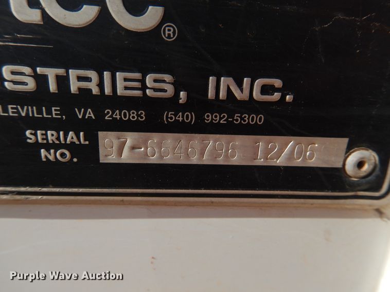 image for item DI3646 2007 International 7300 SFA  bucket truck