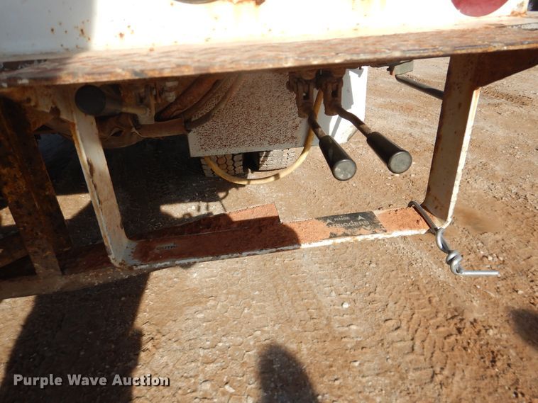 image for item DI3646 2007 International 7300 SFA  bucket truck