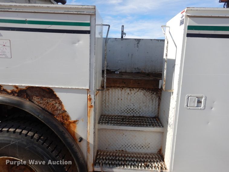 image for item DI3646 2007 International 7300 SFA  bucket truck